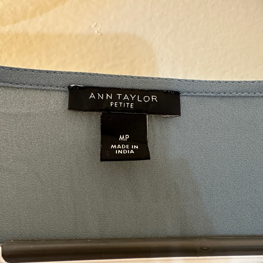 Blue gray blouse - Picture 3 of 5